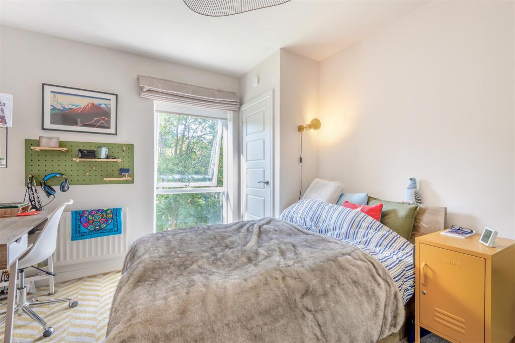 8665383-interior08.jpg