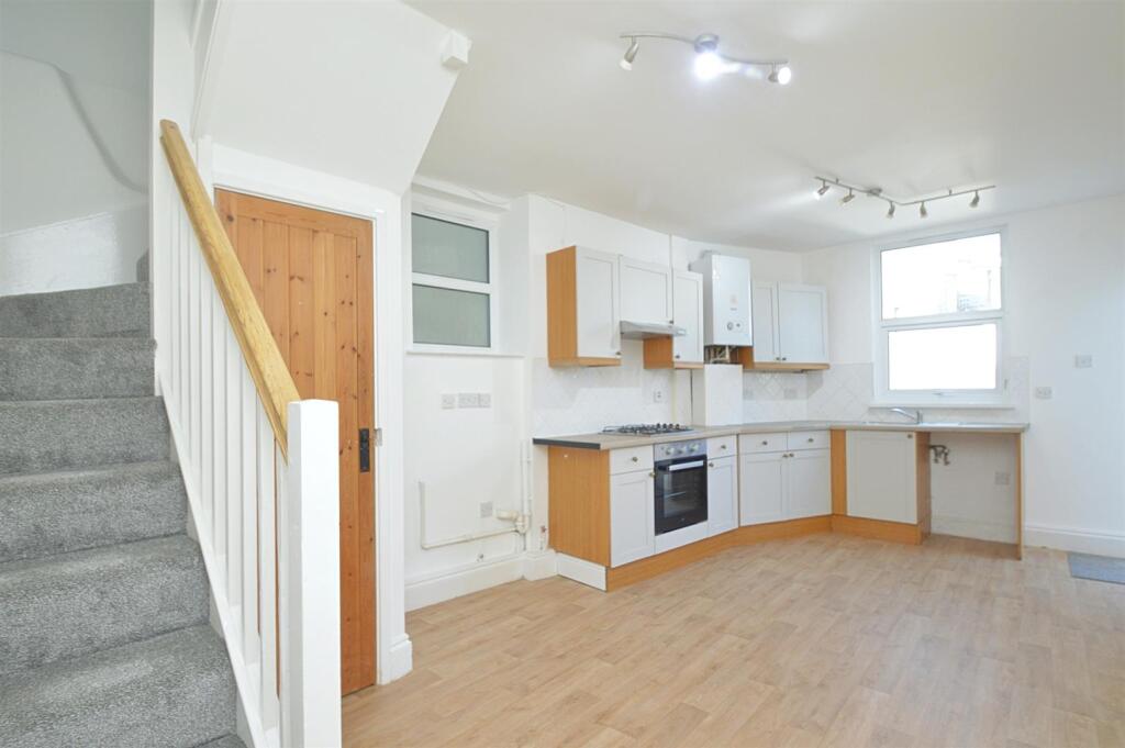 resizedKitchen1.jpg