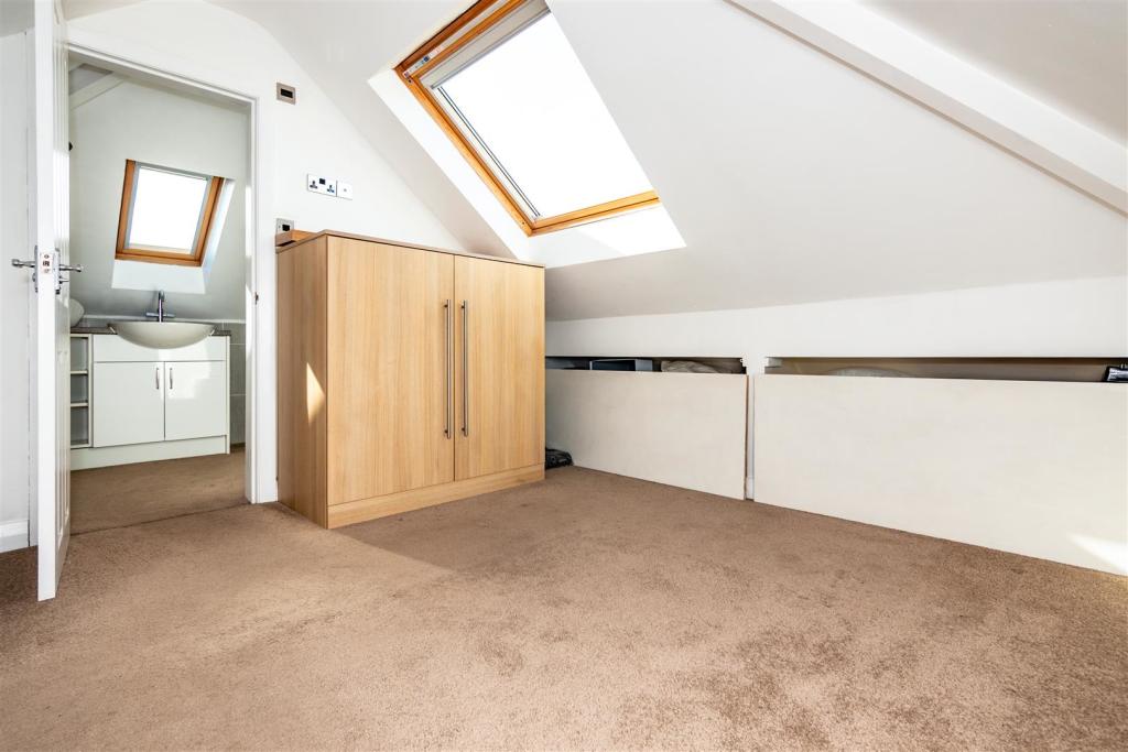 Bedroom 4.jpg