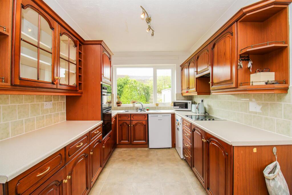KITCHEN BREAKFAST ROOM
