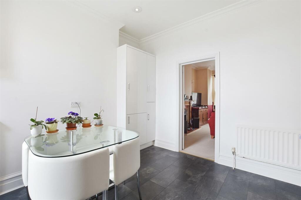 11-3931GCWT - 8C Chevening Road - Kitchen 3 Origin