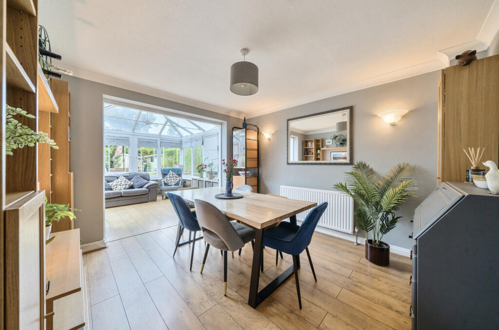 1301832-19-684049...