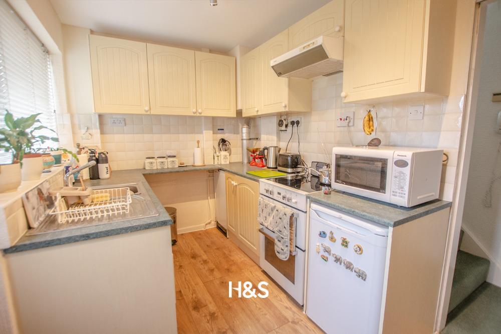 51 mollington crescent - kitchen.jpg