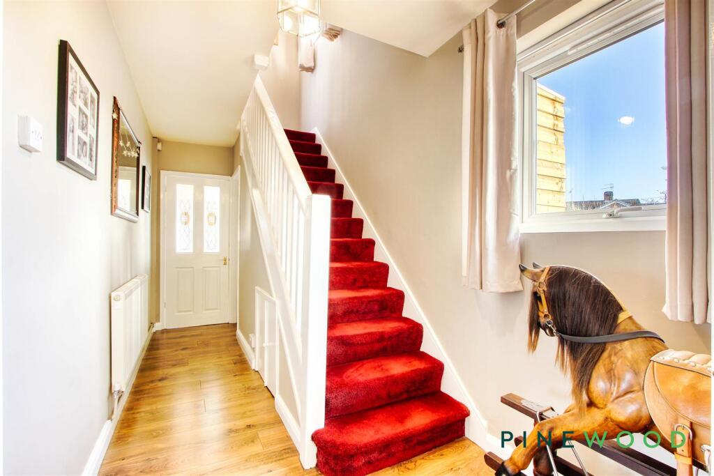 ENTRANCE HALL (HOUSE)