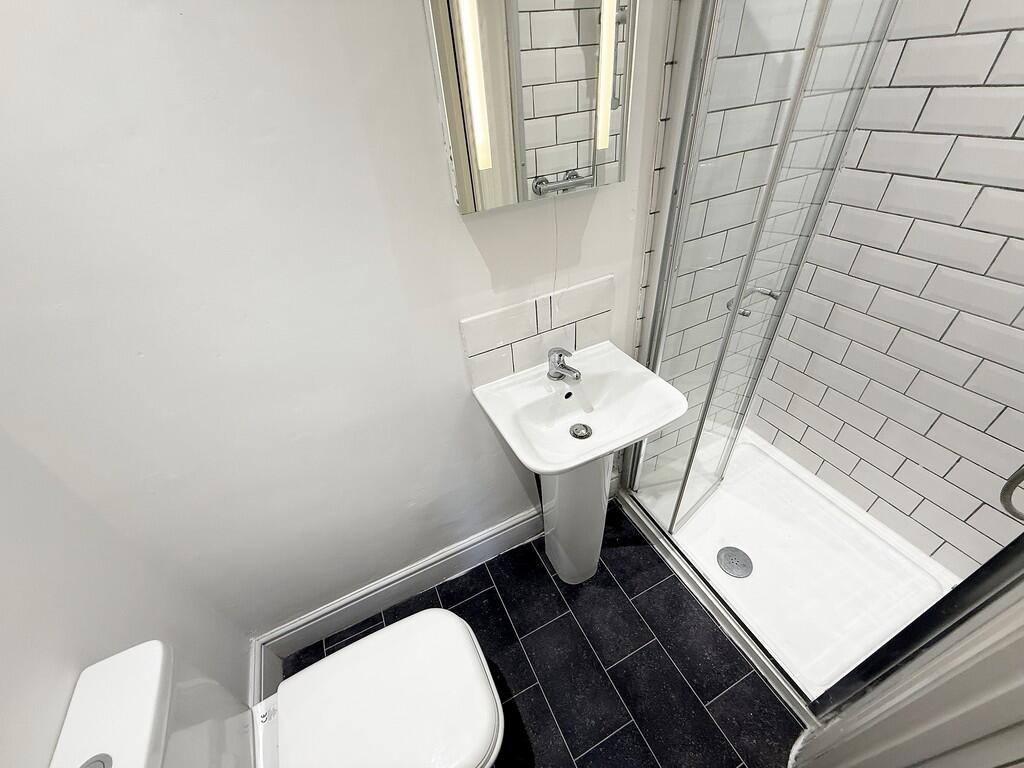 Room 2 Ensuite 