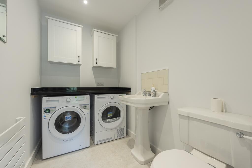 Utility room WC