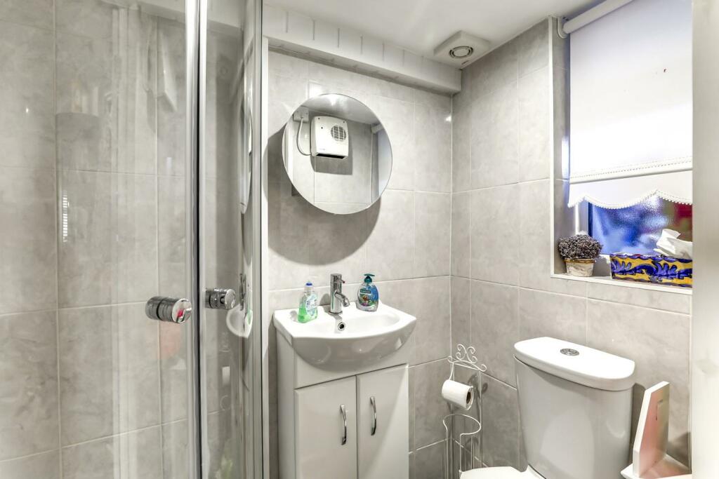Shower/Cloakroom