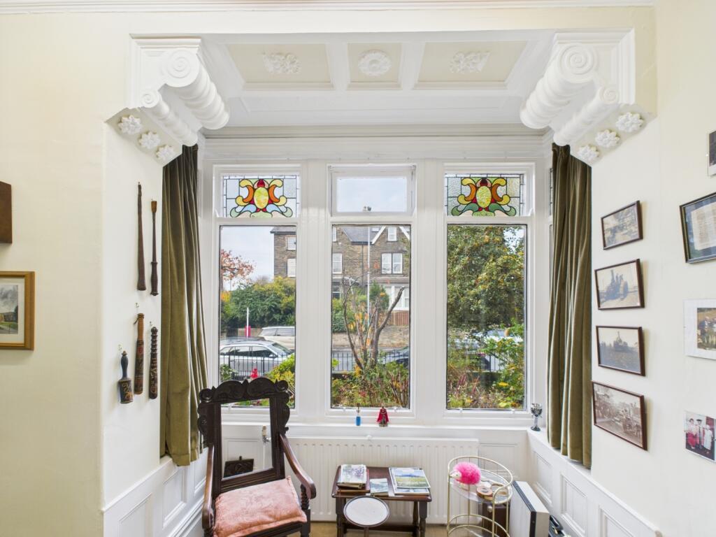 CAM04233G0-PR0042-STILL043