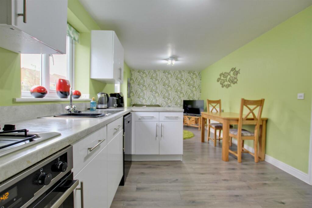 DINING KITCHEN / DAY ROOM