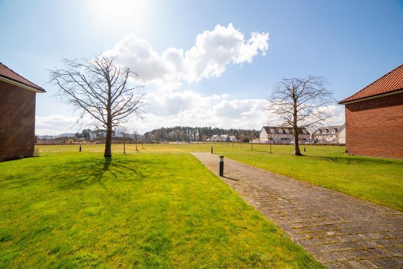 76 Robertson Drive 29 (800x533).jpg