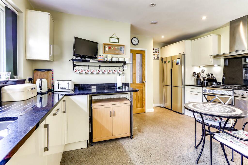 Fitted Kitchen/Breakfast Room