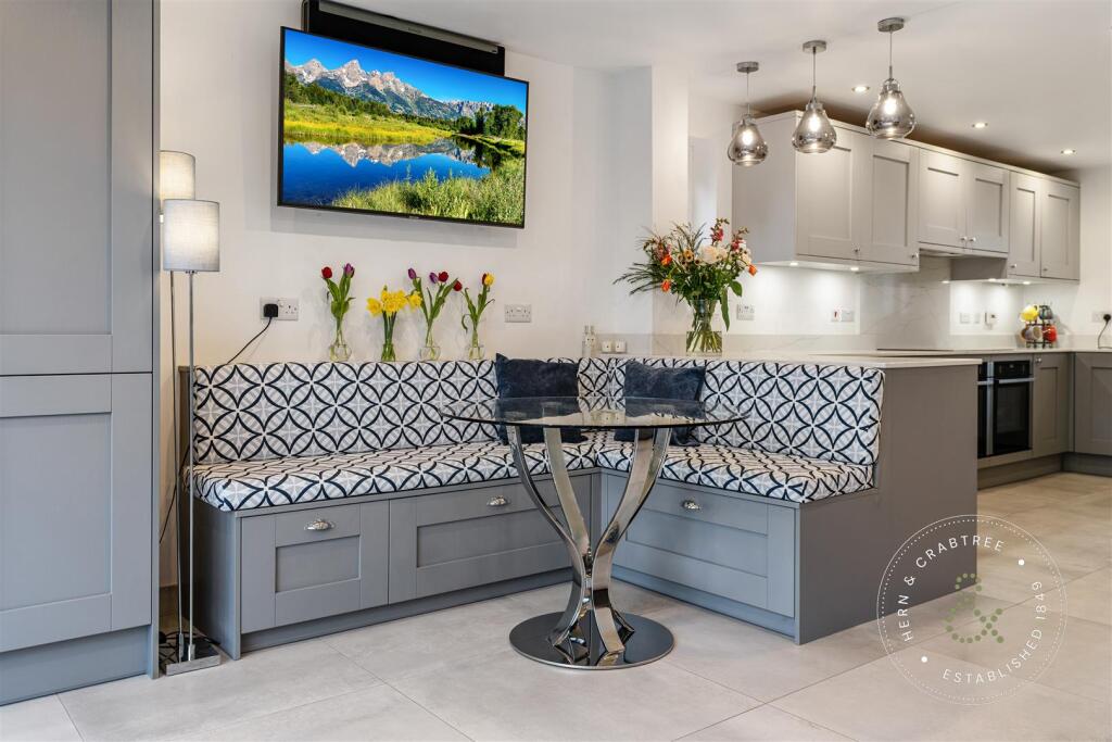 Ffordd Nowell, Hern Crabtree (9).jpg