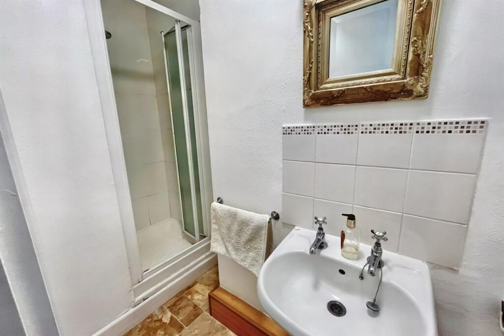 en-suite shower room