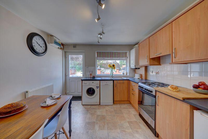 Kitchen/ Dining Room