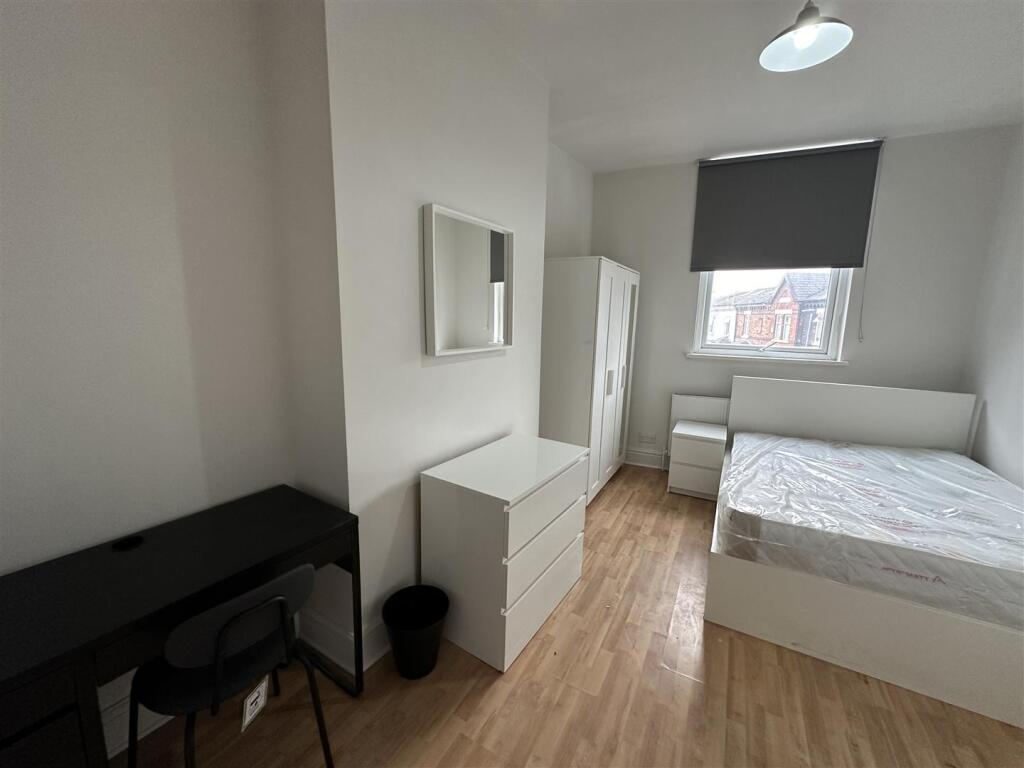 87aBL.room1.JPG