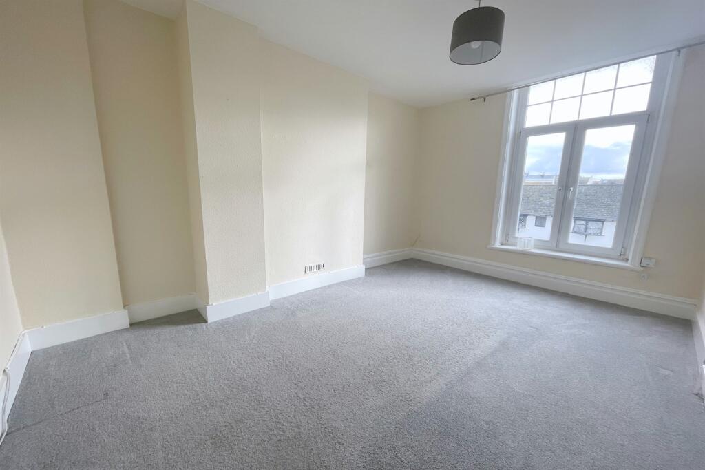 Great sized Lounge
