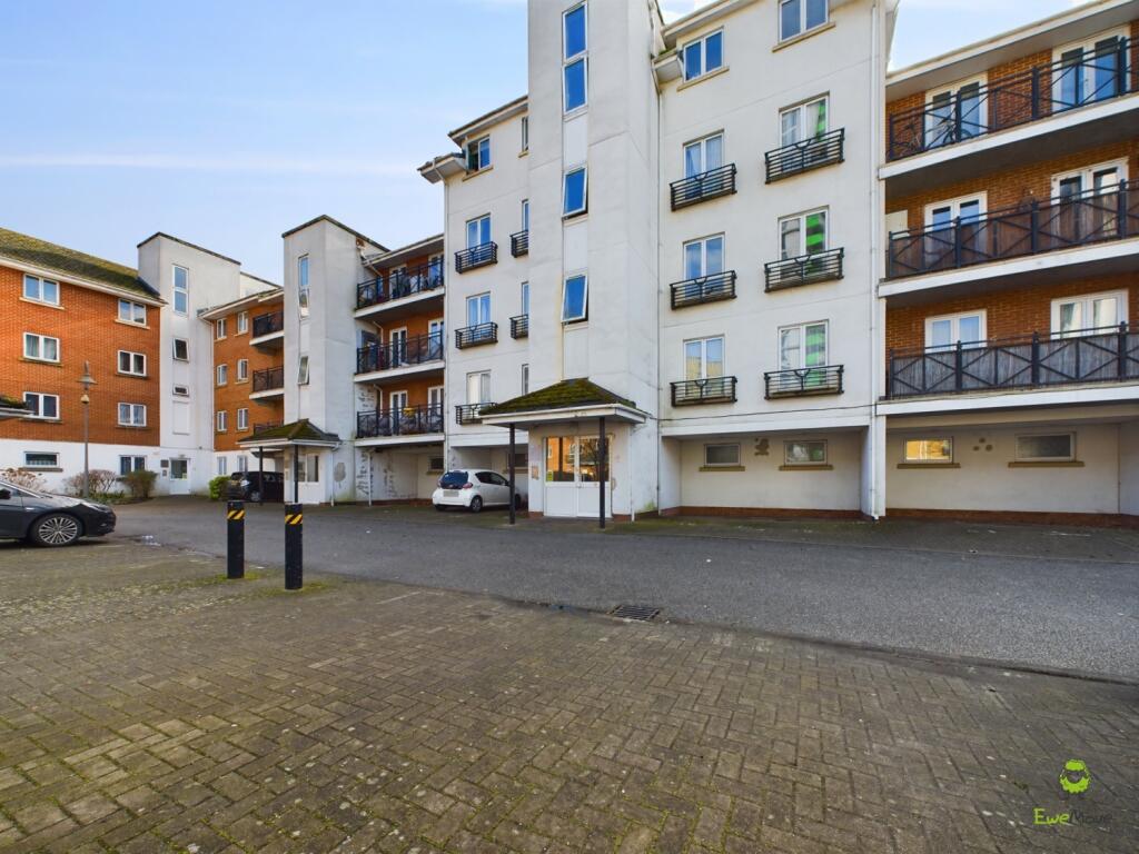 CAM04399G0-PR0032-STILL008