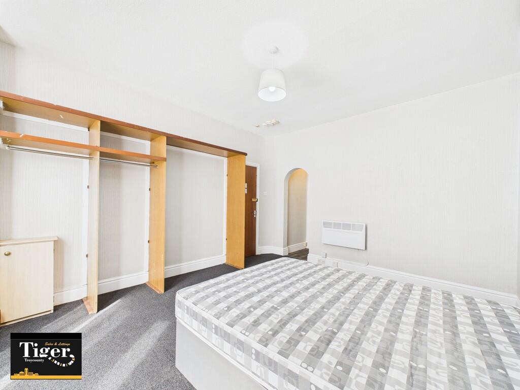 CAM02176G0-PR0672...