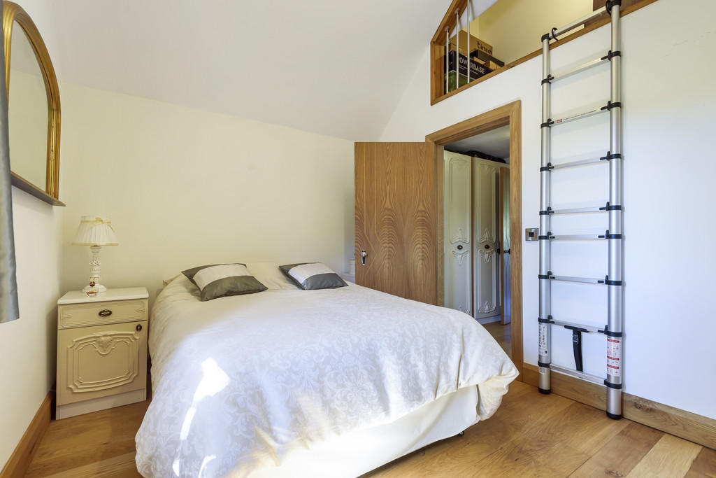 Guest Suite/Bedro...