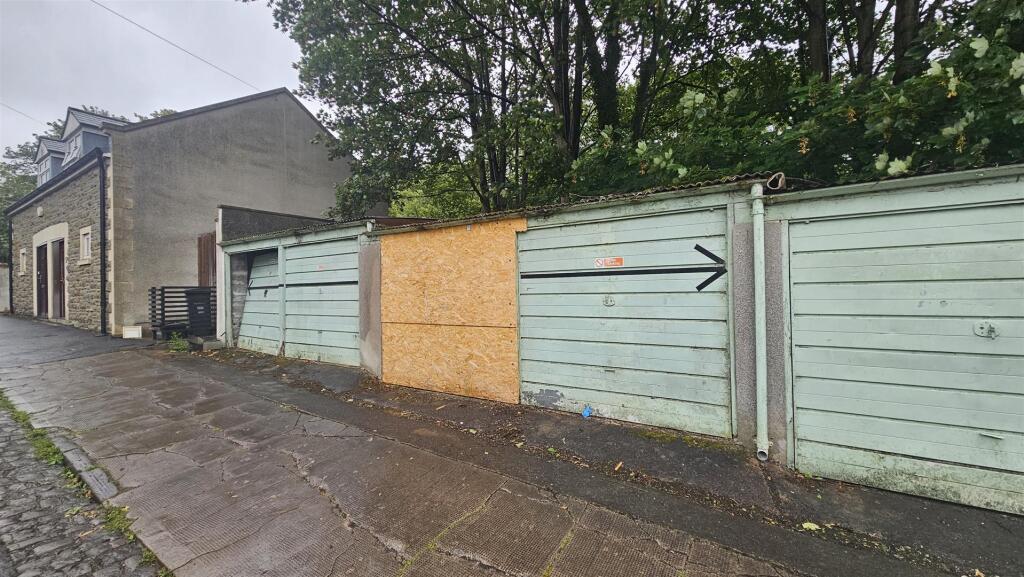 Garage 9 - 2 - Kensington Road