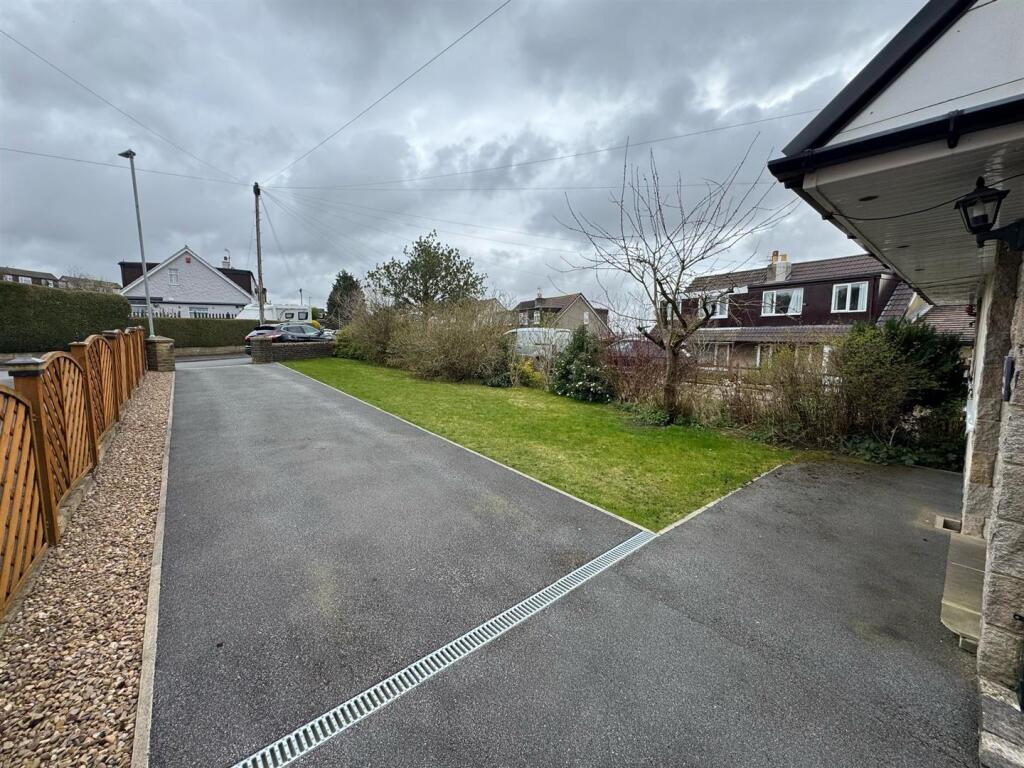 Driveway 1.jpg