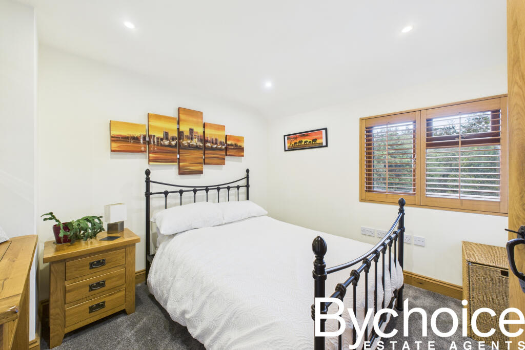 CAM05454G0-PR0065-STILL024