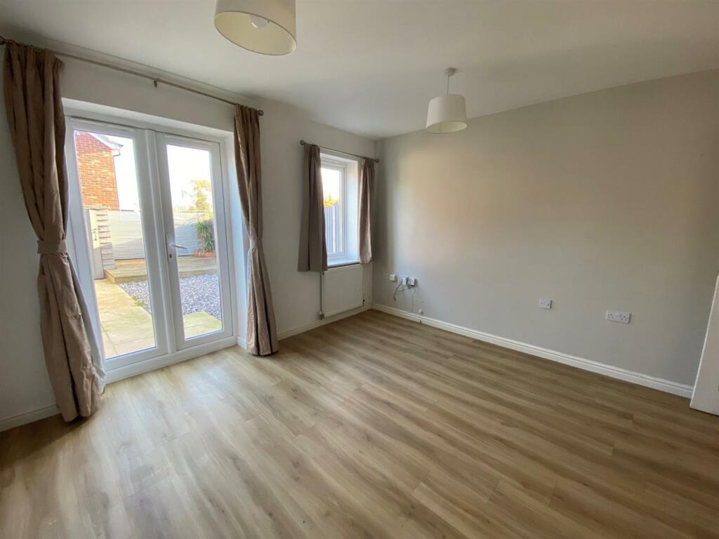 Living Room 4.jpg