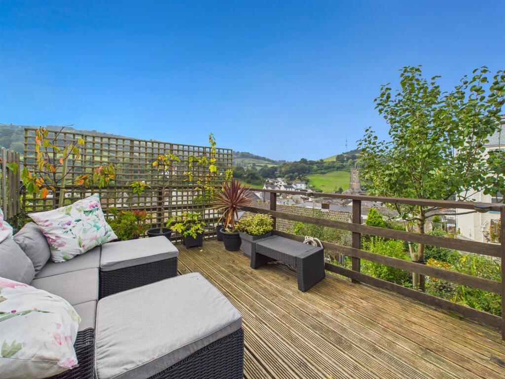 Top of rear graden decking