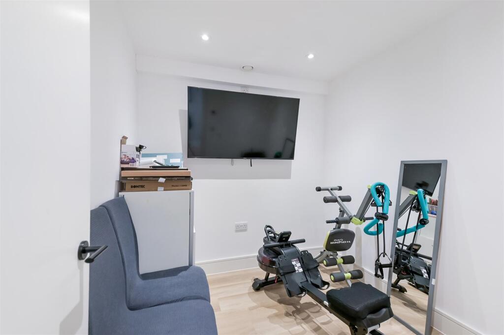 DEANS CLOSE,18-7.jpg