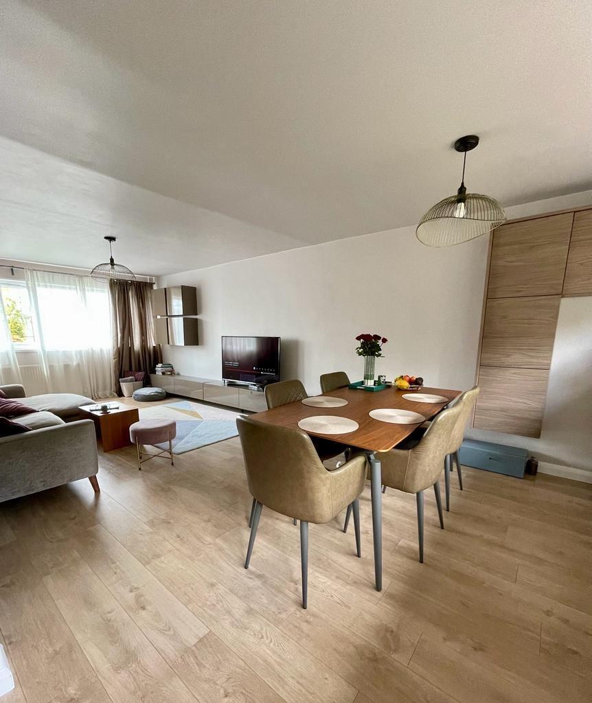 Lounge/Dining/Kitchen