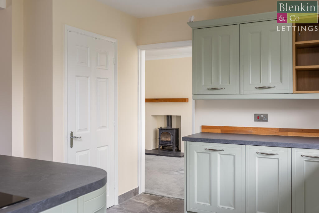 Kitchen/ Dining Room