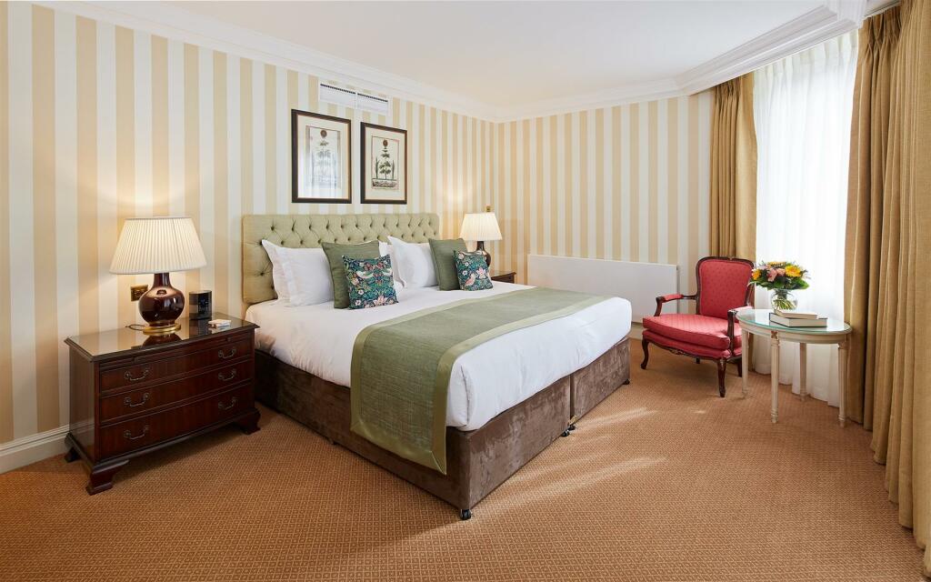 CTC-3-Bed-Luxury-master-bedroom.jpg