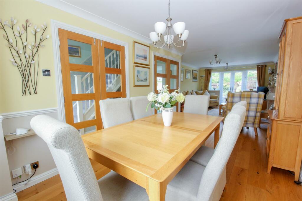 Dining Lounge.jpg
