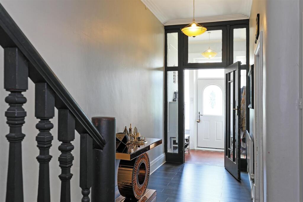 19 Savile Park.35.Photoneg.co.uk.jpg