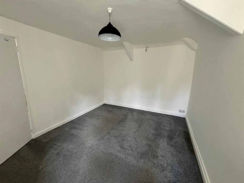 bedroom 4.jpg