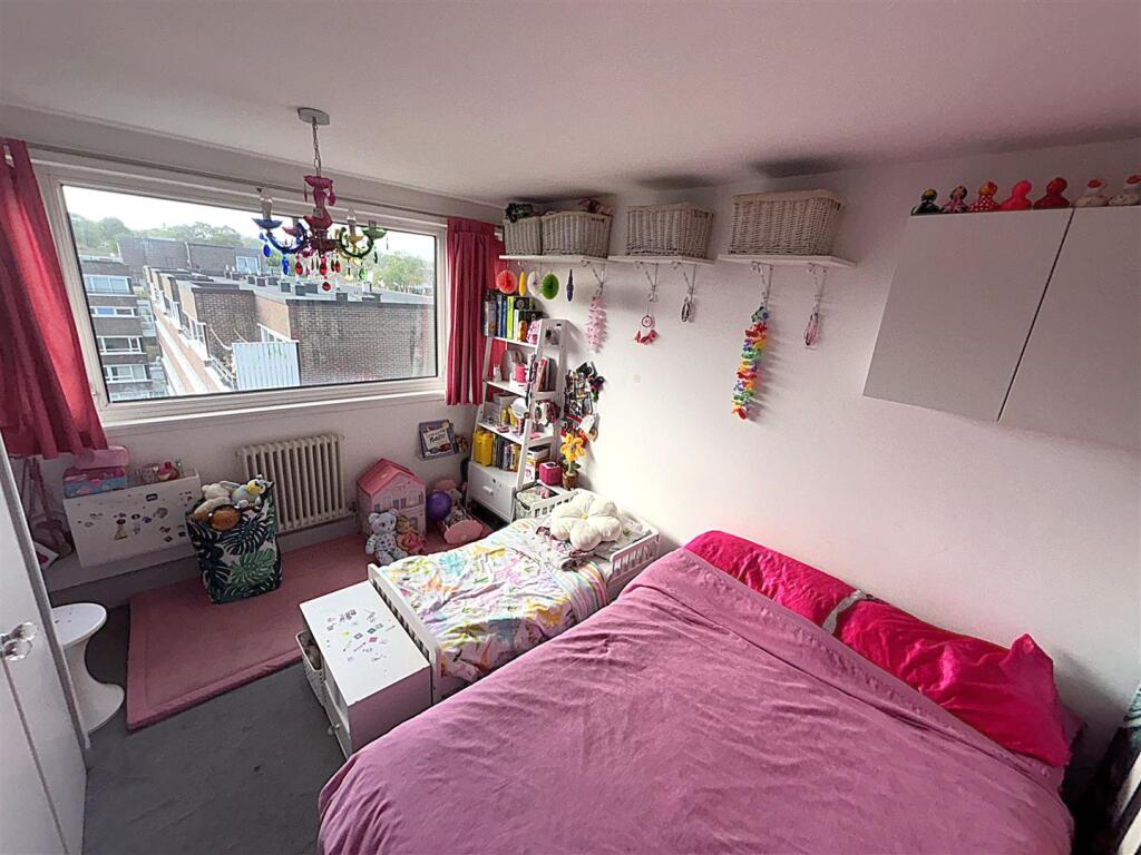 DOUBLE BEDROOM