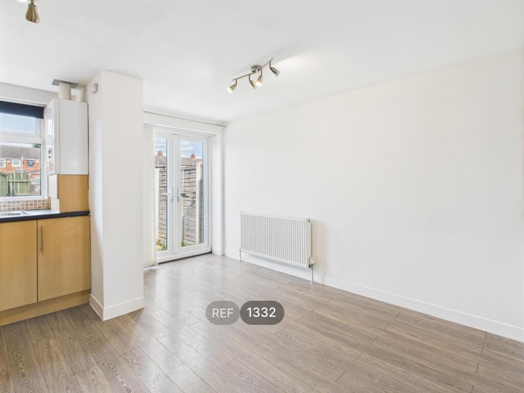 Kitchen / Dining area