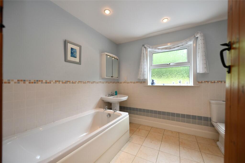 G Fl Bathroom
