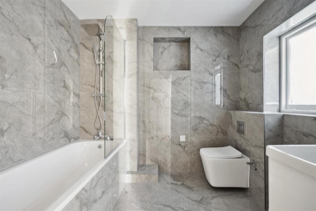 89897_76 Castle Walk(20).jpg