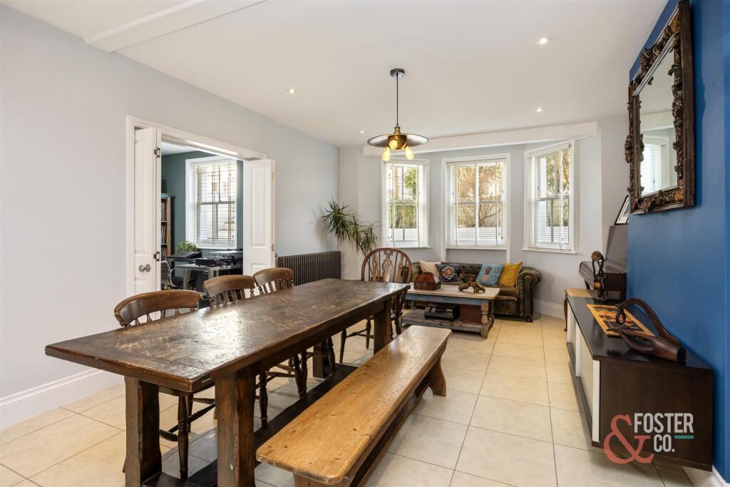 Albany VIllas, 8-019.jpg