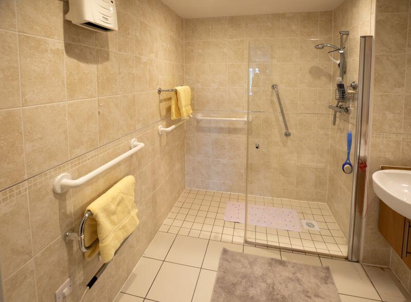 SHOWER ROOM
