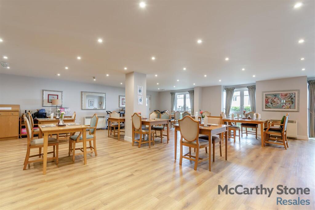 8640637-interior24.jpg