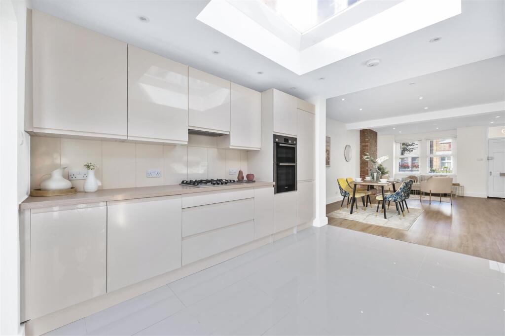 39 ASTON ROAD,11.jpg