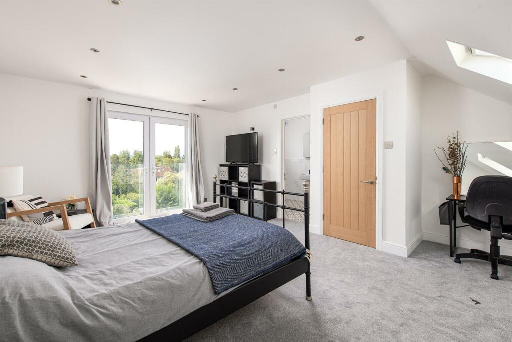 Bedroom1_1.jpg