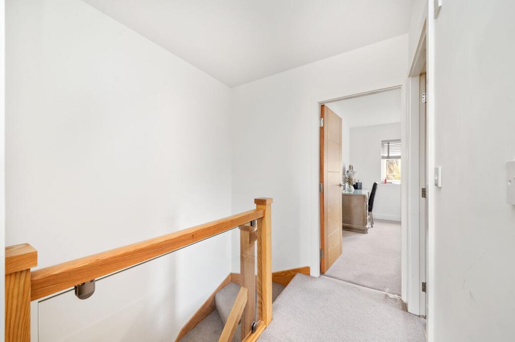 FIRST FLOOR LANDING