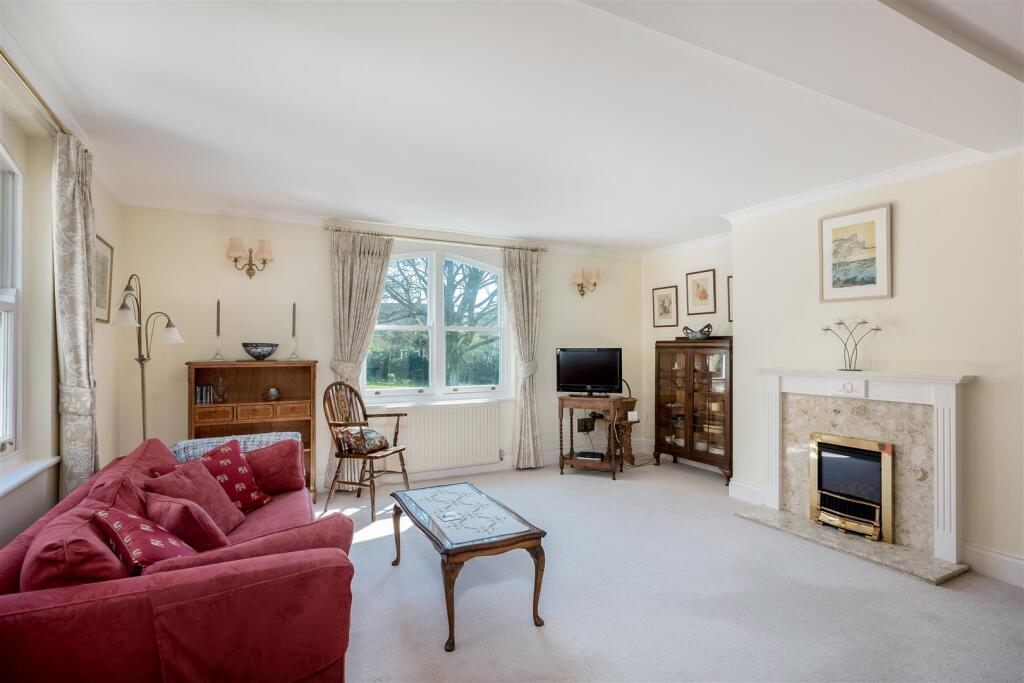 8 Wychwood House-2.jpg