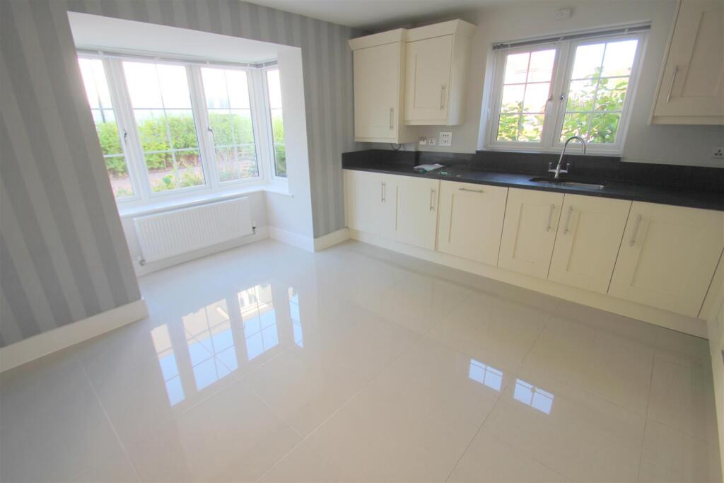 Kitchen Diner (4).JPG