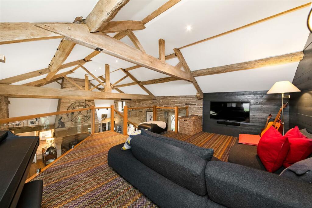 MEZZANINE SITTING AREA