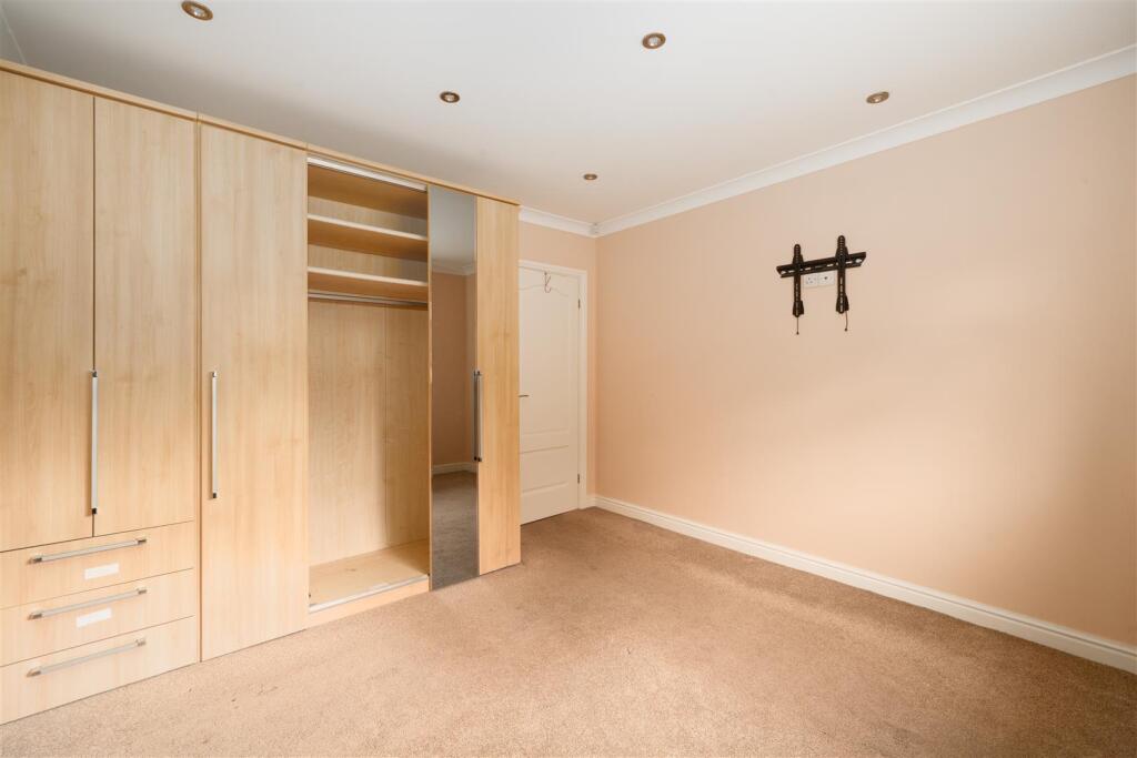 Bedroom2-2.jpg
