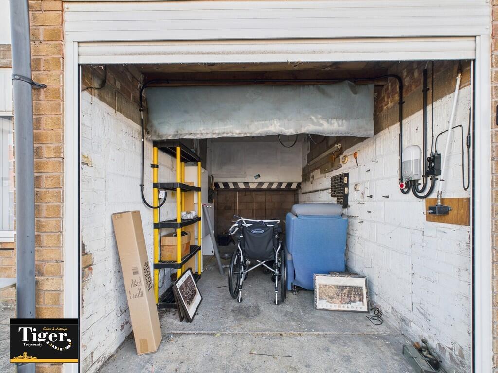 CAM02176G0-PR0542...